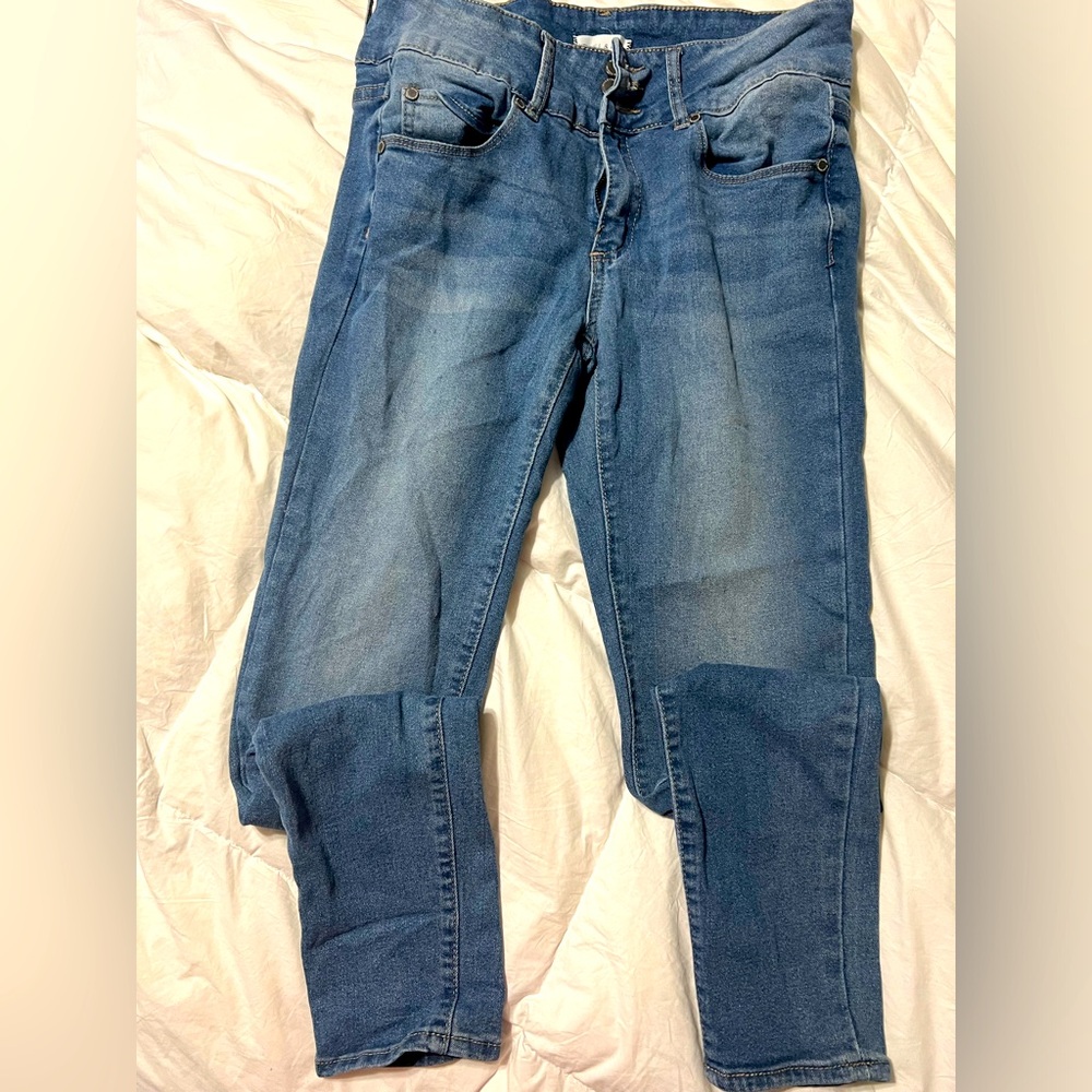 💖👖🌸Kendall and Kylie 3 button denim jean